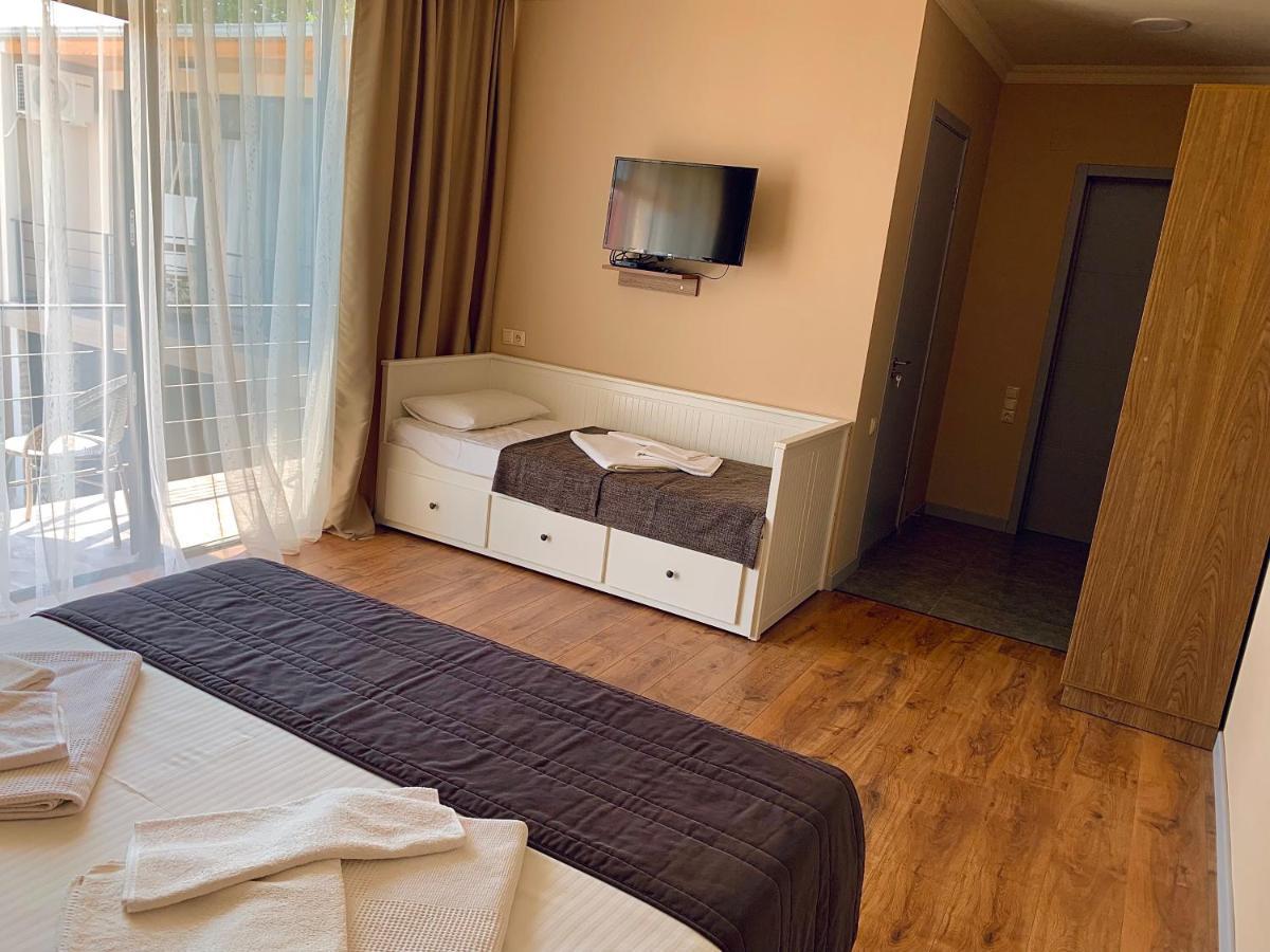 Guest House Smile Kobuleti Esterno foto