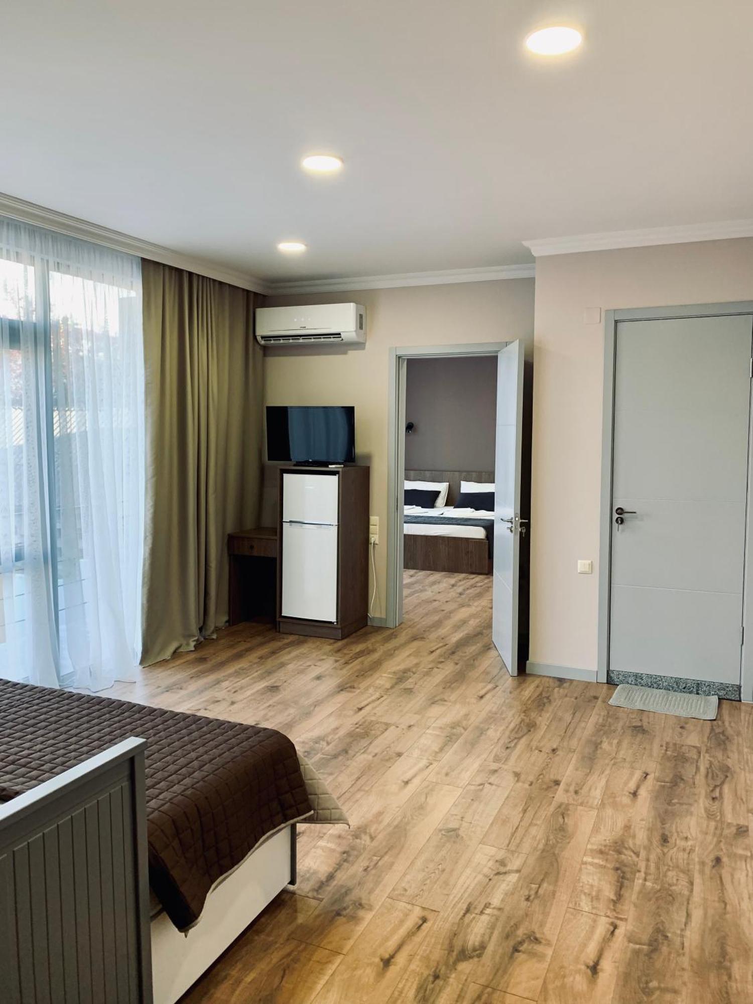 Guest House Smile Kobuleti Esterno foto