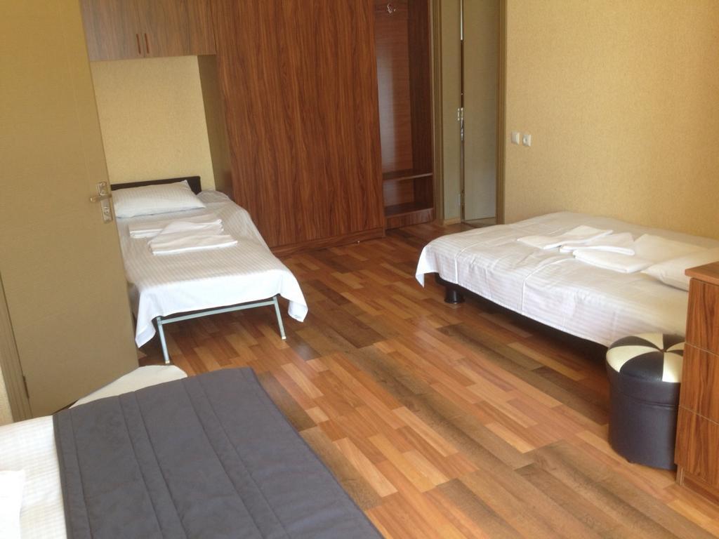 Guest House Smile Kobuleti Esterno foto