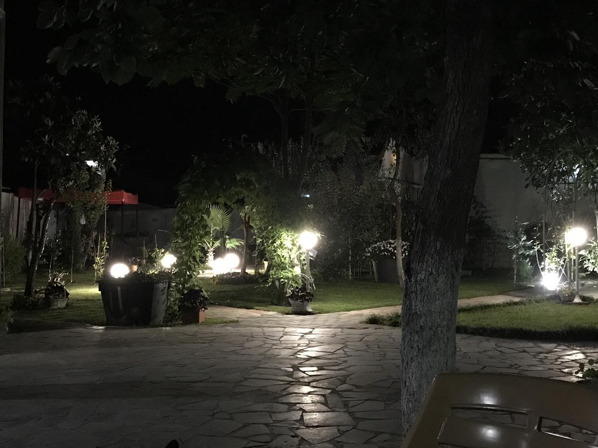 Guest House Smile Kobuleti Esterno foto