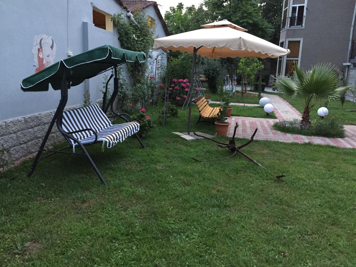 Guest House Smile Kobuleti Esterno foto