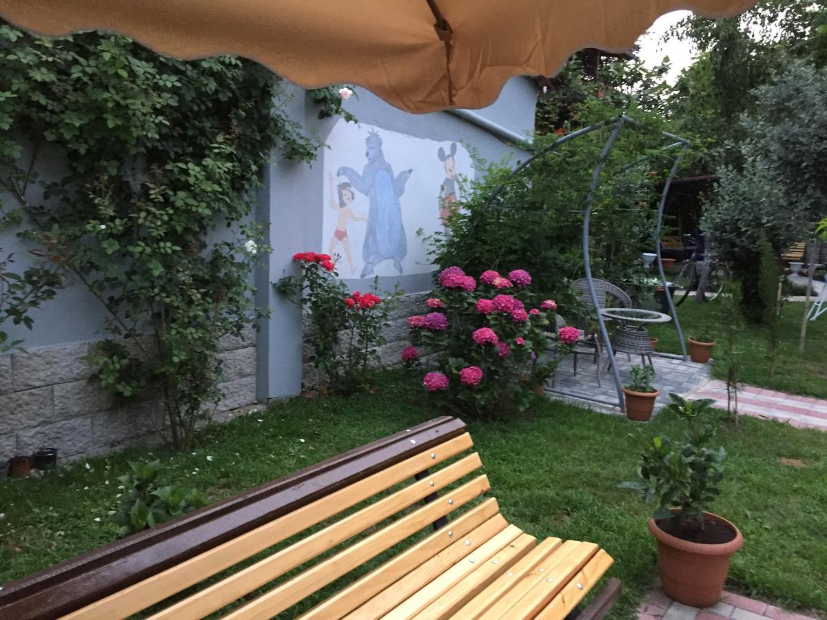 Guest House Smile Kobuleti Esterno foto