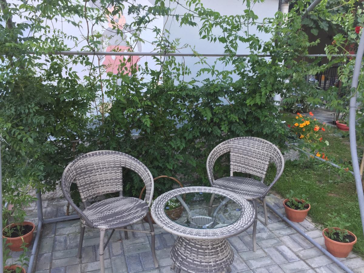 Guest House Smile Kobuleti Esterno foto