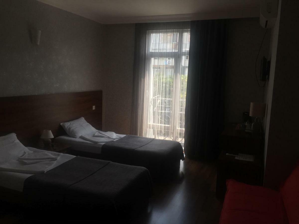 Guest House Smile Kobuleti Esterno foto